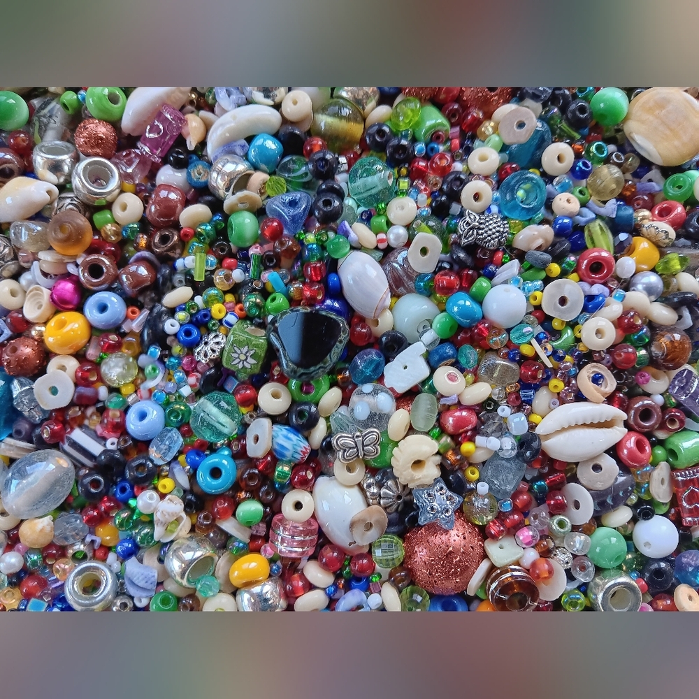 1 POUND Mixed Beads & Charms Random Assortment Craft Soup Confetti DIY Jewelry - Picture 7 of 8